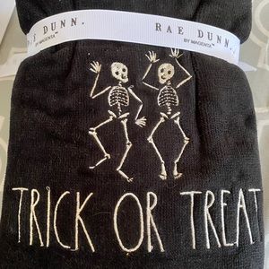 RAE DUNN Trick or Treat black hand towel set.